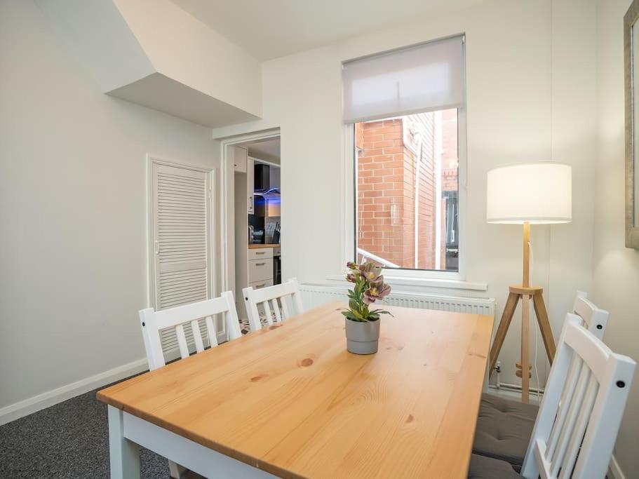 Cozy Townhouse, Walking Distance To Belfast City מראה חיצוני תמונה