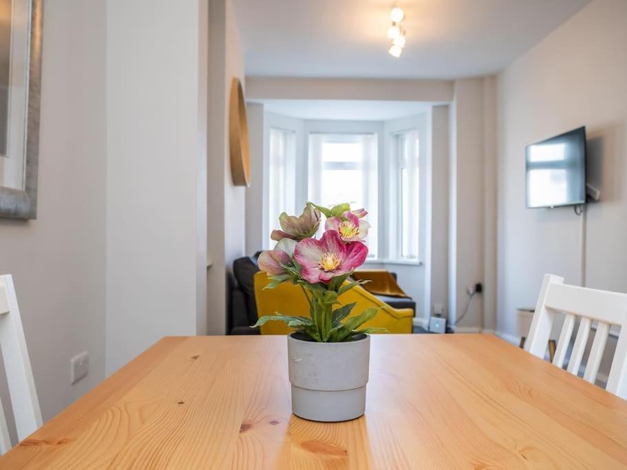 Cozy Townhouse, Walking Distance To Belfast City מראה חיצוני תמונה